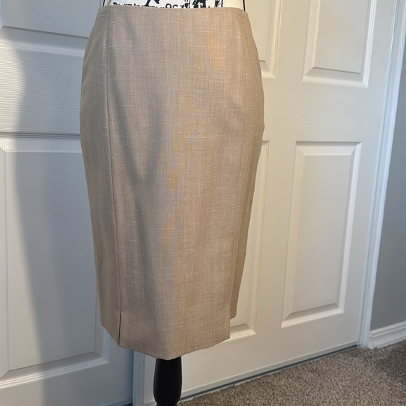 Elegant ESCADA Beige Women's Blazer/Skirt suit set - Picture 8 of 14